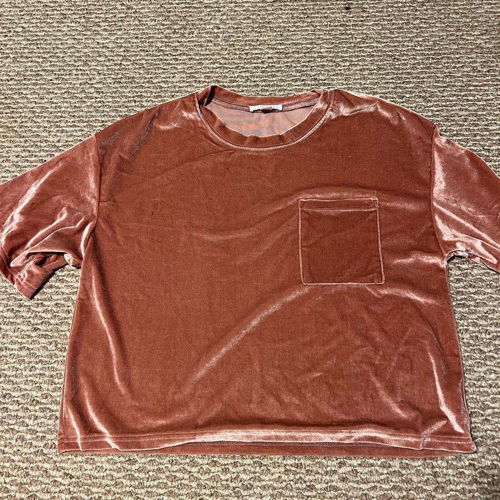 Loveriche Maeve Velvet Pocket Tee